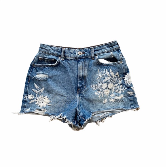 ASOS BERSHKA Denim Floral Embroidered Shorts High Waist Raw hem Distressed SZ 06 - Picture 1 of 12